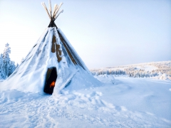 Tenda in mezzo alla neve