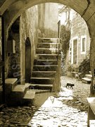 Cortile interno in un borgo antico