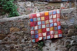 Panni stesi davanti a casa storica