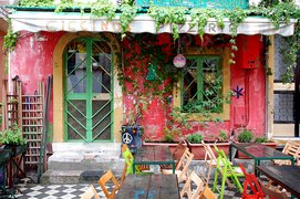 Cortile di casa dai molti colori