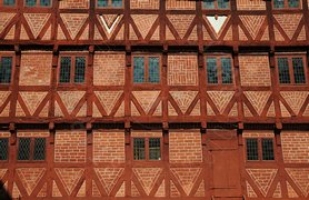 Facciata di casa a traliccio