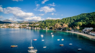 Porto con veliero e Chiesetta